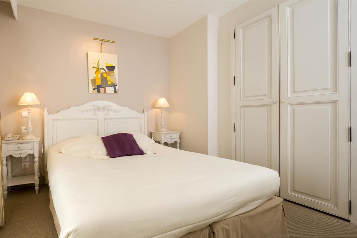 Soundproofing, iron/ironing board, free WiFi, bed sheets