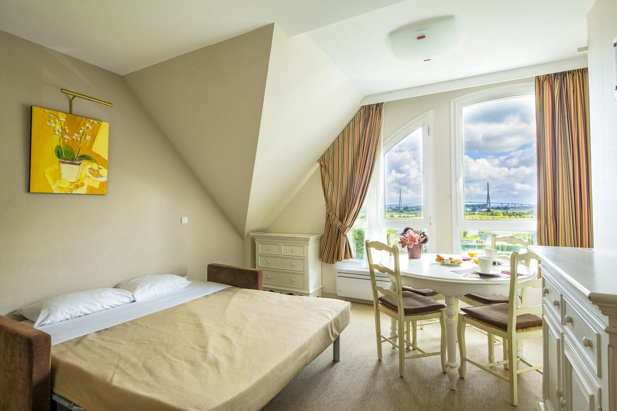 Soundproofing, iron/ironing board, free WiFi, bed sheets