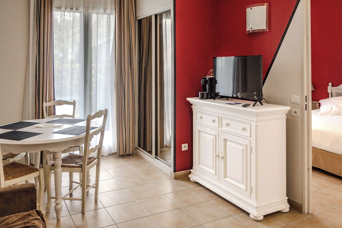 Room, 1 Queen Bed with Sofa bed, Mobility Accessible | Soundproofing, iron/ironing board, free WiFi, bed sheets
