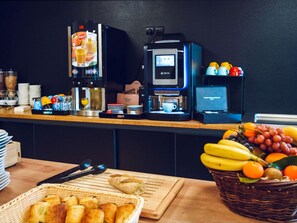 Petit déjeuner continental (14 EUR par personne)