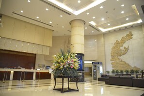 Lobby - Shanghai Airlines Travel Hotel (Shanghai)