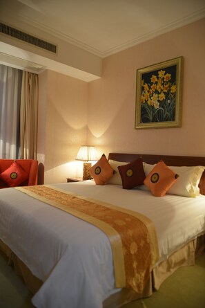 Escritorio, cortinas blackout y camas plegables/adicionales