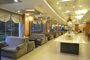 Café da manhã com buffet todos os dias mediante uma taxa