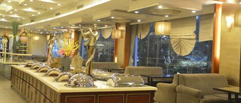 Daily buffet breakfast for a fee