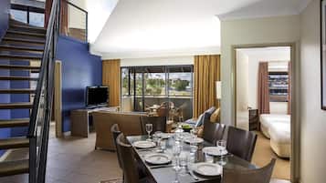 Room, 3 Bedrooms | Minibar, in-room safe, desk, laptop workspace