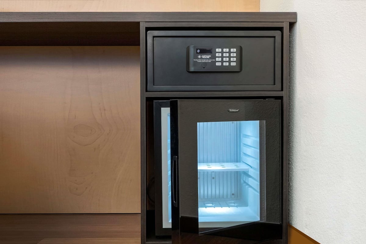 1 bedroom, minibar, in-room safe, individually decorated