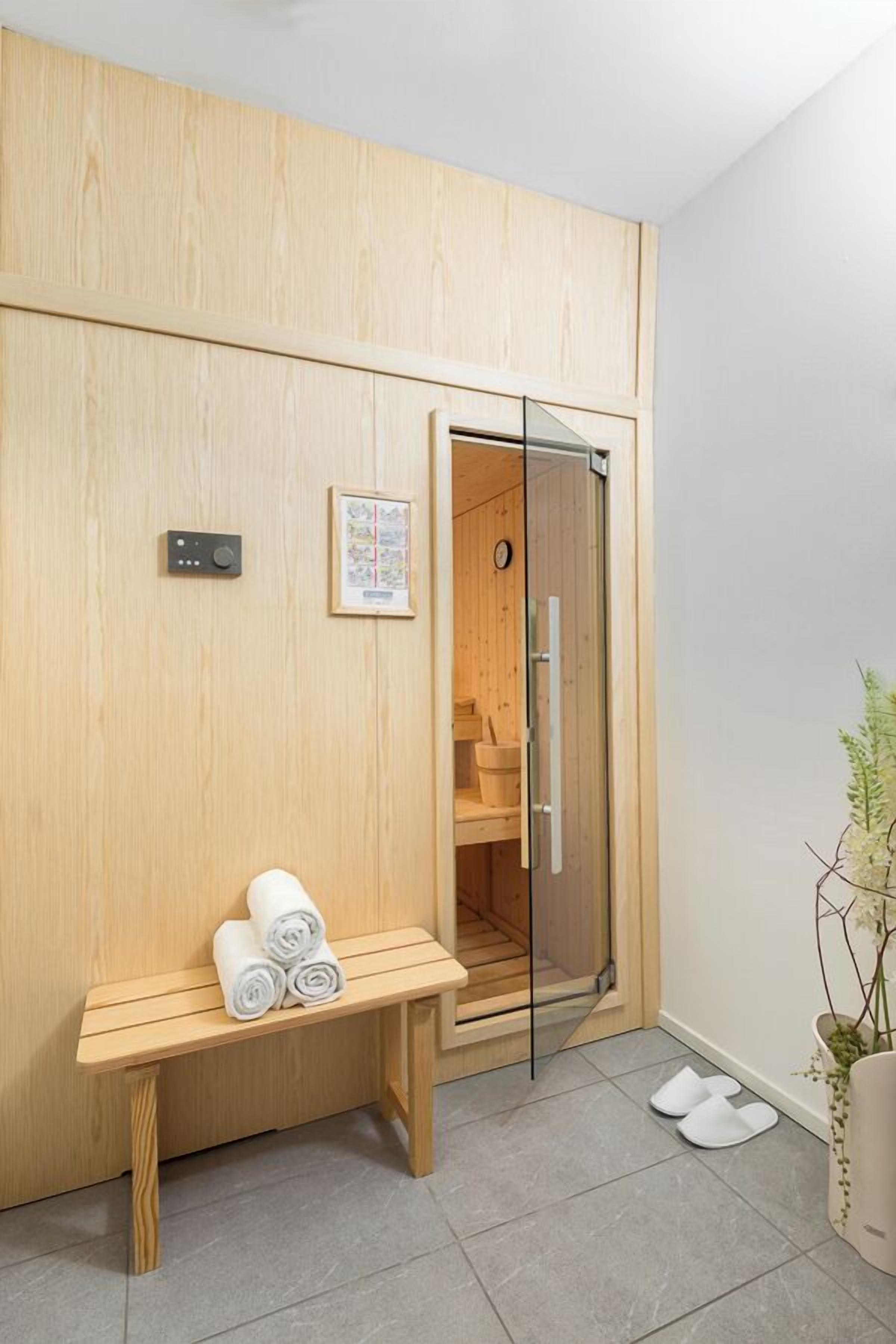 penthouse suite with sauna (pets not allowed) | 1 bedroom, minibar, in-room safe, individually decorated