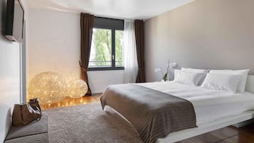 Penthouse Suite with Sauna (pets not allowed) | Een minibar, een kluis op de kamer, individueel gedecoreerd