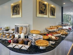 Daily buffet breakfast (CHF 19 per person)