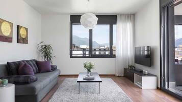 Deluxe Suite, 1 Double Bed with Sofa bed | Minibar, in-room safe, individually decorated, individually furnished