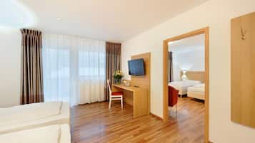 Vierbettzimmer | Allergikerbettwaren, Zimmersafe, Schreibtisch, kostenloses WLAN
