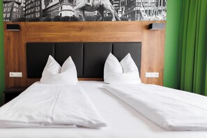 Deluxe Double Room | Hypo-allergenic bedding, in-room safe, desk, free WiFi - Bellevue Hotel (Düsseldorf)