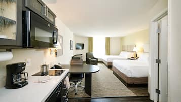 Studio suite, 2 tweepersoonsbedden | 1 slaapkamer, een bureau, verduisterende gordijnen
