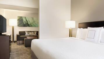 Studio, 1 King Bed | 1 bedroom, premium bedding, desk, blackout curtains