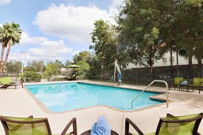 Outdoor pool - Springhill Suites by Marriott West Palm Beach (West Palm Beach)