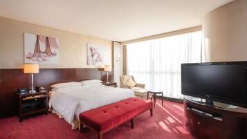 1 habitación, cubrecamas, minibar y caja de seguridad en la habitación