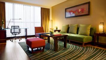 1 habitación, cubrecamas, minibar y caja de seguridad en la habitación