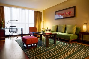 1 soverom, dundyner, minibar og safe på rommet