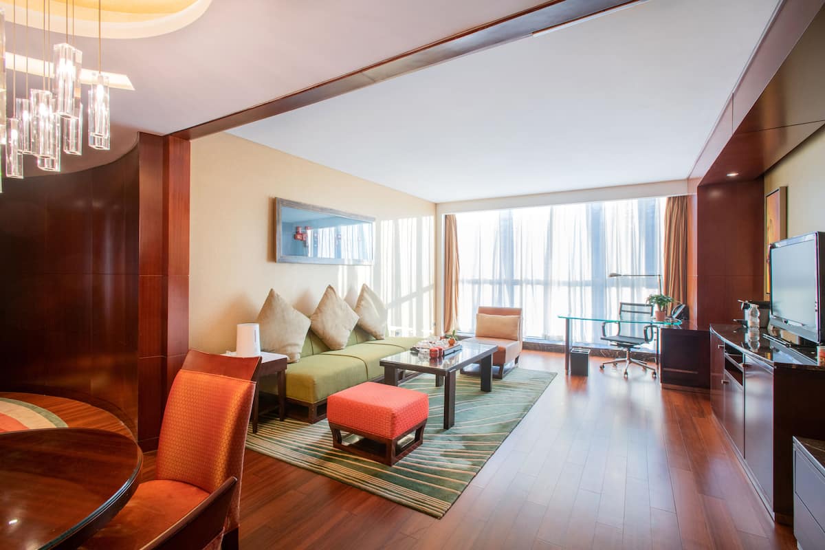 1 bedroom, down comforters, minibar, in-room safe