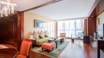 1 habitación, cubrecamas, minibar y caja de seguridad en la habitación