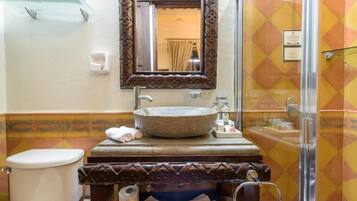 Habitación superior | Baño | Ducha y cabezal de ducha tipo lluvia