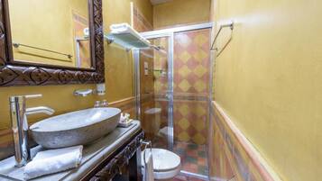 Habitación superior | Baño | Ducha y cabezal de ducha tipo lluvia