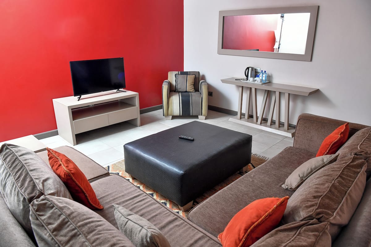 Superior-Zimmer | Wohnbereich | Fernseher