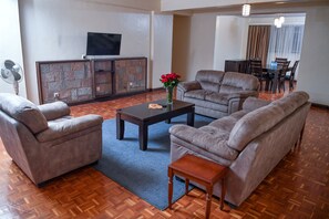 Apartment, 3 Bedrooms | Living area