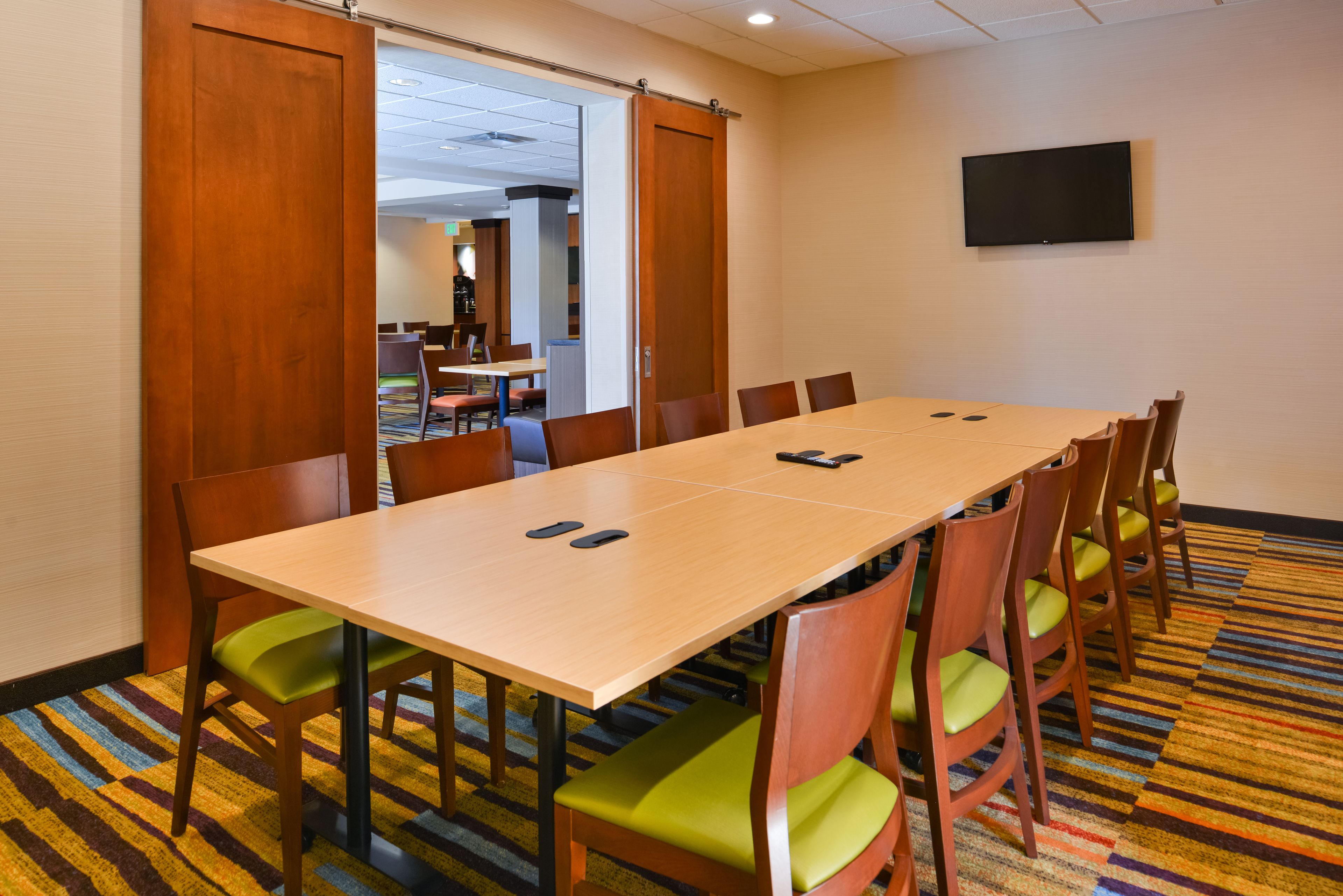 free buffet breakfast