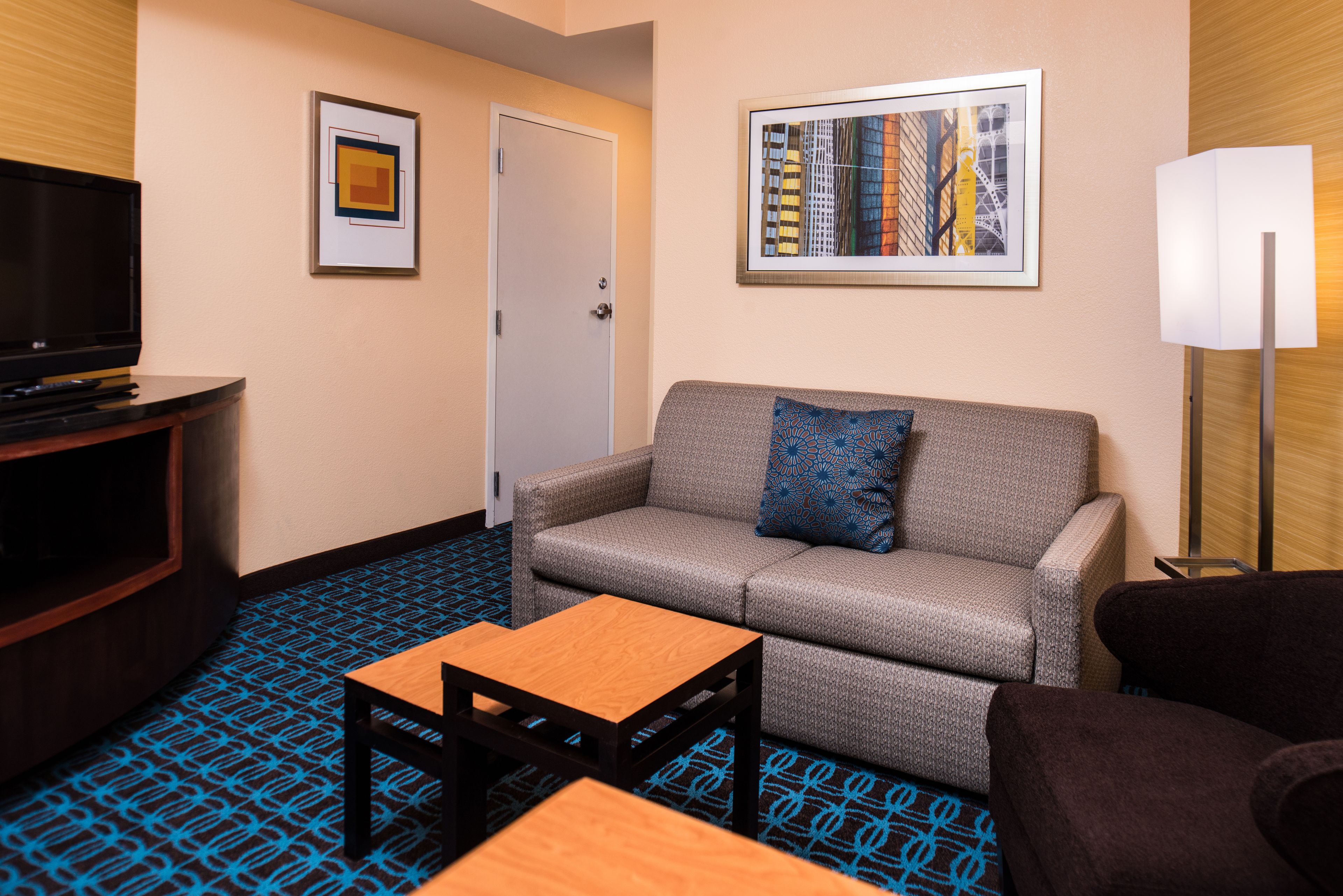 32-inch LCD TV with cable channels, TV