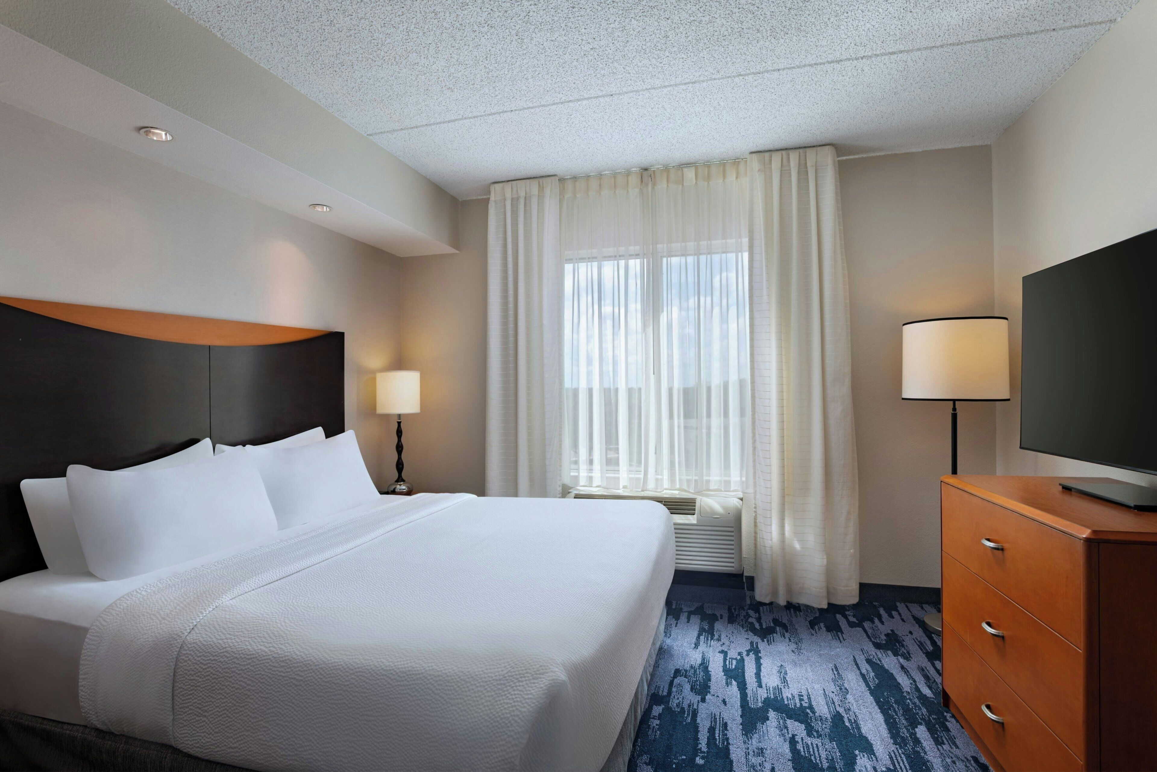 Room, 1 King Bed | Hypo-allergenic bedding, in-room safe, desk, iron/ironing board