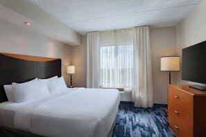 Rum - 1 kingsize-säng | Allergitestade sängkläder, värdeförvaringsskåp på rummet och skrivbord