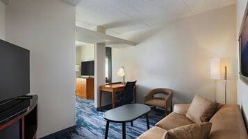 Studio, 1 King Bed with Sofa bed | Hypo-allergenic bedding, in-room safe, desk, iron/ironing board