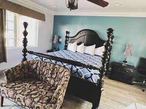 Deluxe Suite, Kitchen | Individually decorated, individually furnished, desk, blackout drapes - Viking Motel (Ventura)
