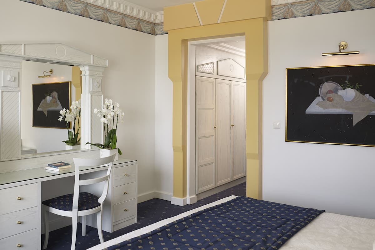 Articles gratuits dans le mini-bar, bureau, chambres insonorisées