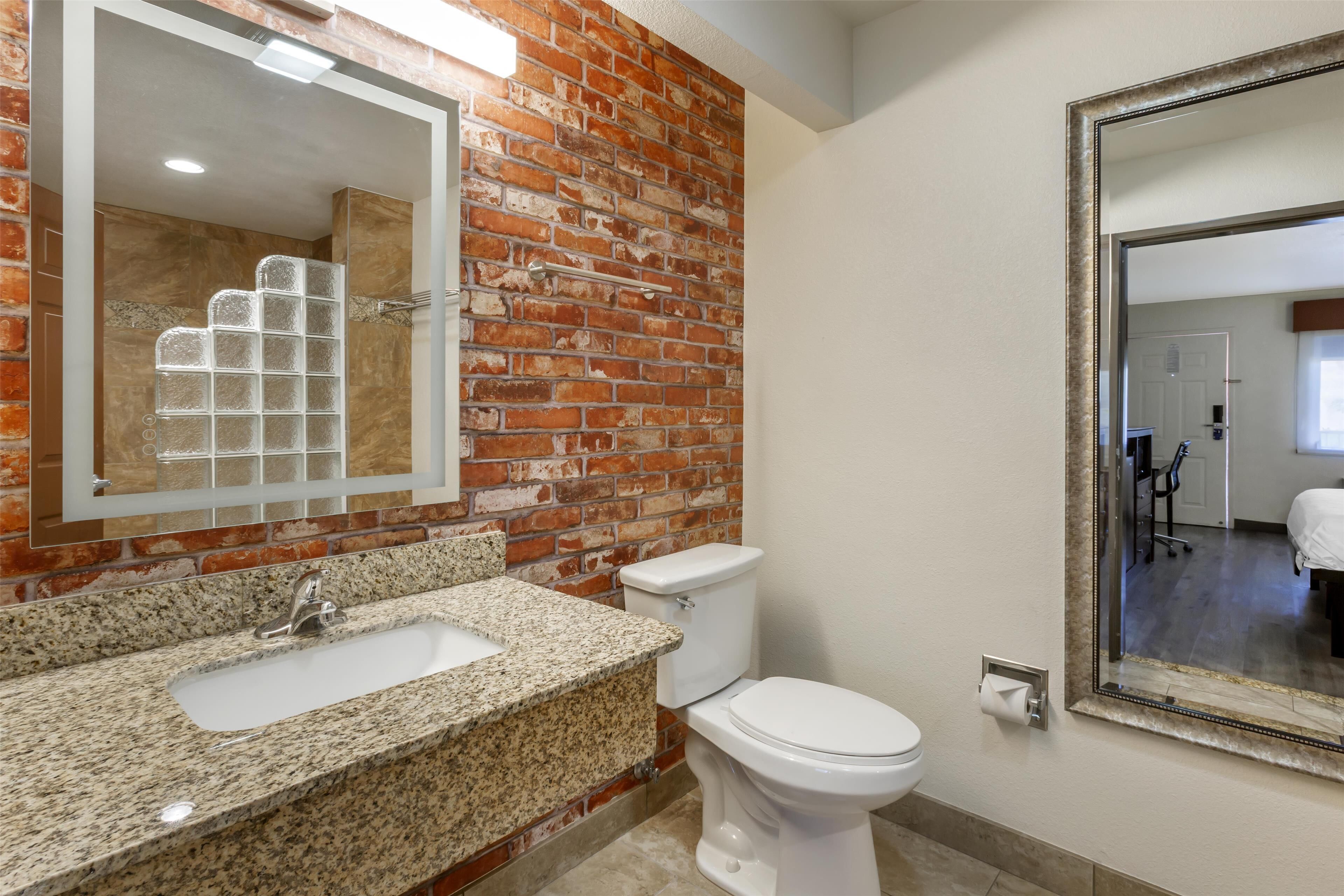 standard room, 1 king bed, non smoking, refrigerator & microwave (shower only) | bathroom | deep-soaking bathtub, hydromassage showerhead, free toiletries