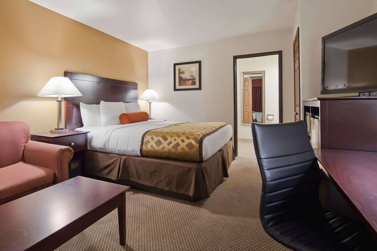 Premium bedding, down comforters, pillowtop beds, in-room safe
