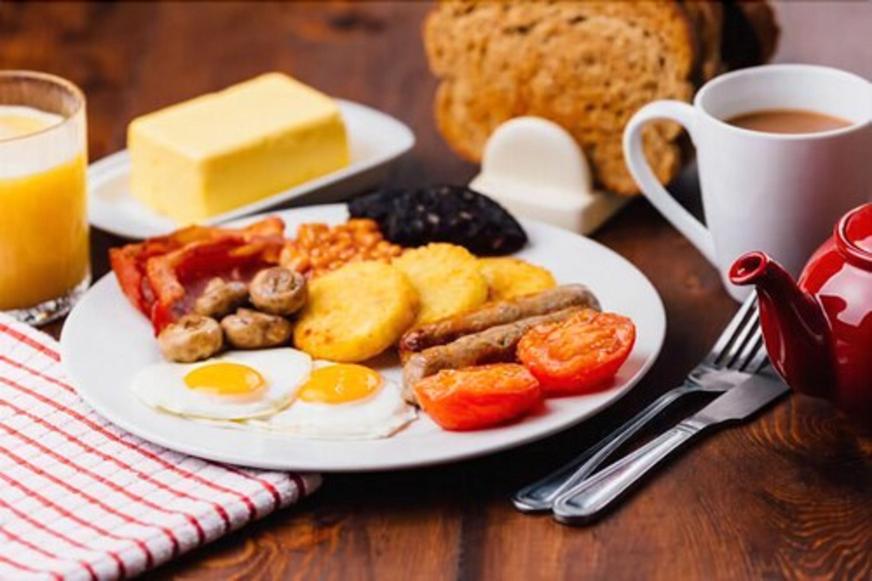 daily cooked-to-order breakfast (gbp 11.95 per person)