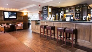 Con servicio de comidas y cenas 