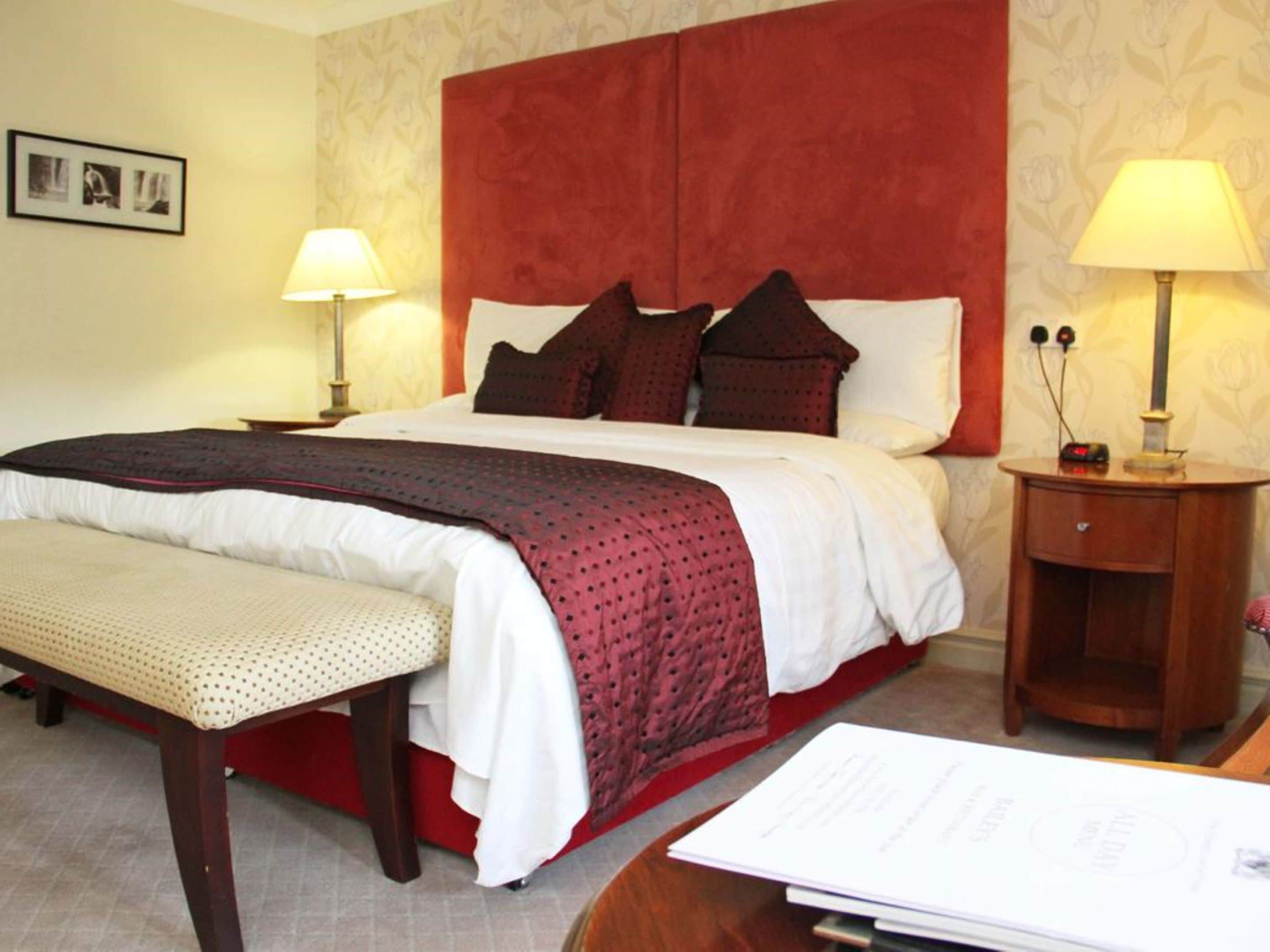 Double Room | Desk, iron/ironing board, free WiFi, bed sheets