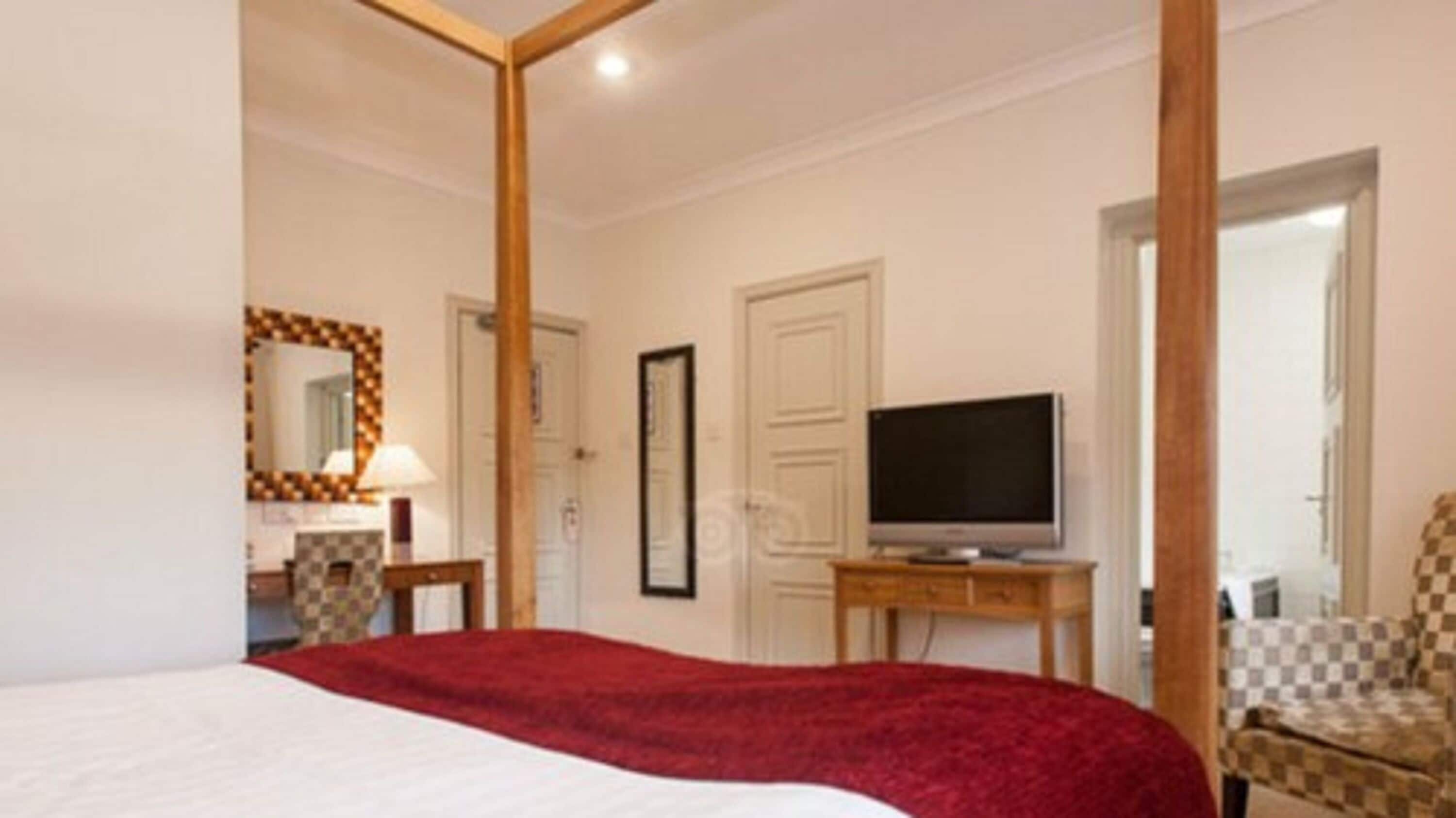 4 poster room  | desk, iron/ironing board, free wifi, bed sheets