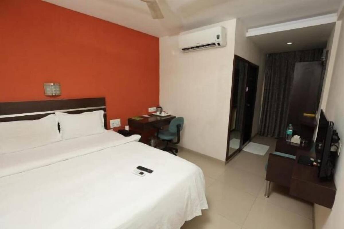 Minibar, in-room safe, soundproofing, iron/ironing board