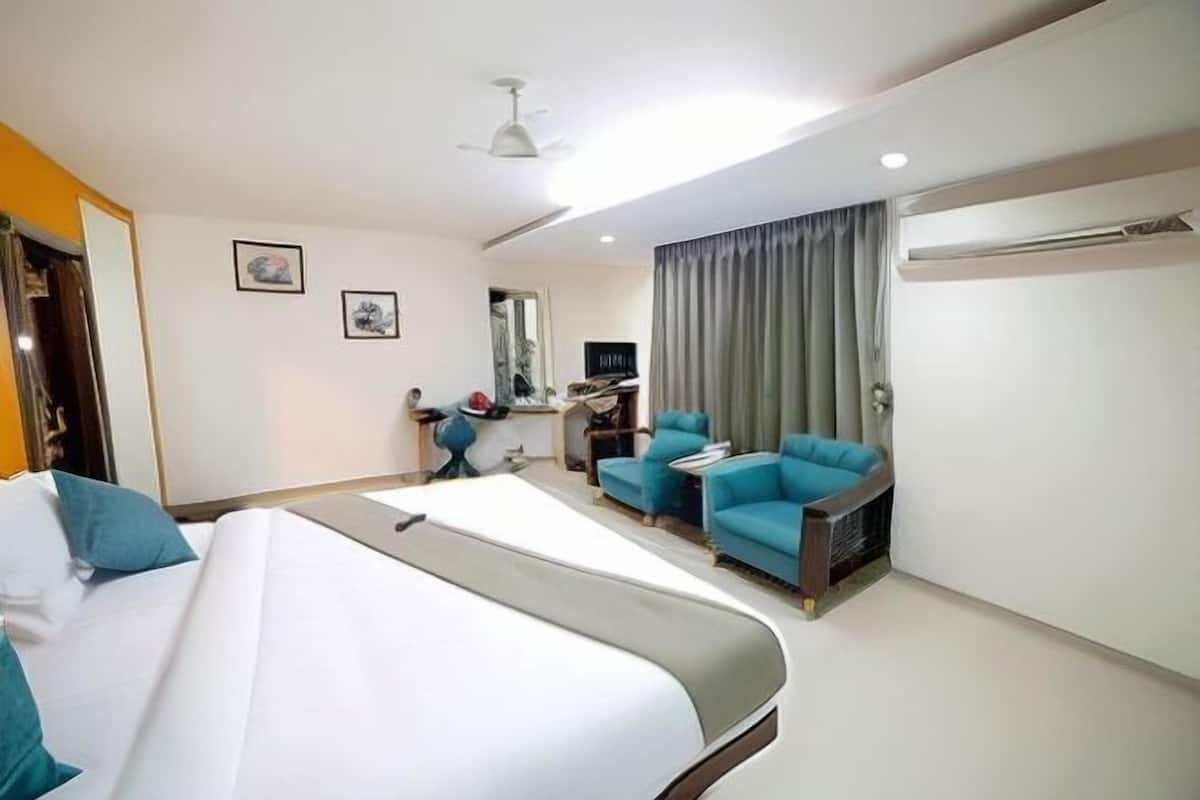 Minibar, in-room safe, soundproofing, iron/ironing board