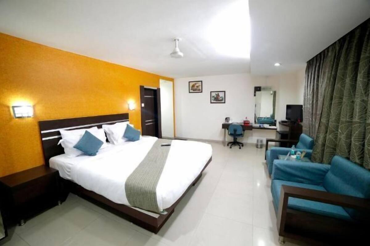 Minibar, in-room safe, soundproofing, iron/ironing board