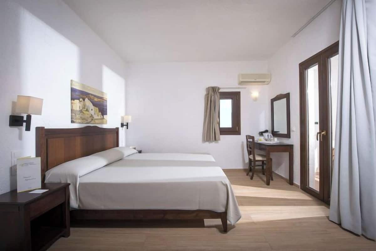 Standard Room, Garden View | In-room safe, desk, free cots/infant beds, free WiFi