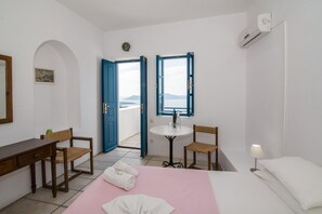 Svíta (Number 5) | Öryggishólf í herbergi, sérhannaðar innréttingar, sérvalin húsgögn