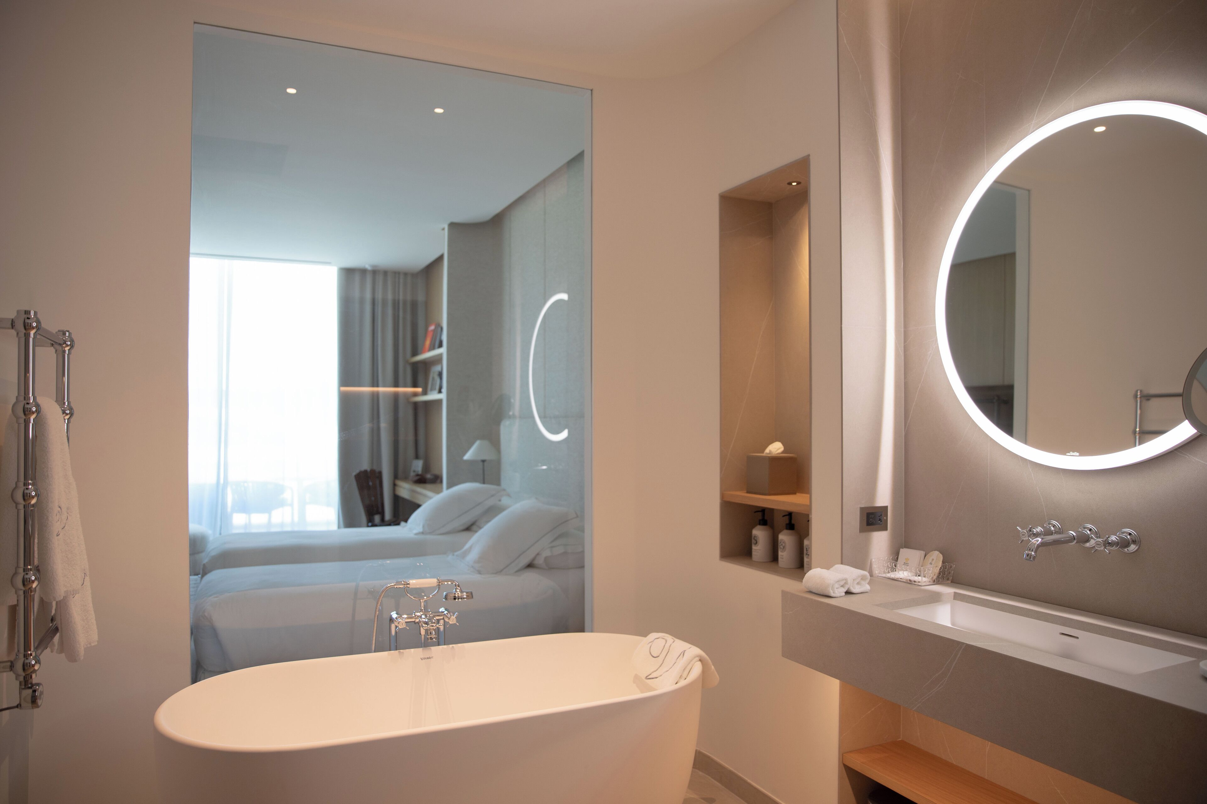 privilege room with terrace | bathroom | free toiletries, bathrobes, slippers, towels