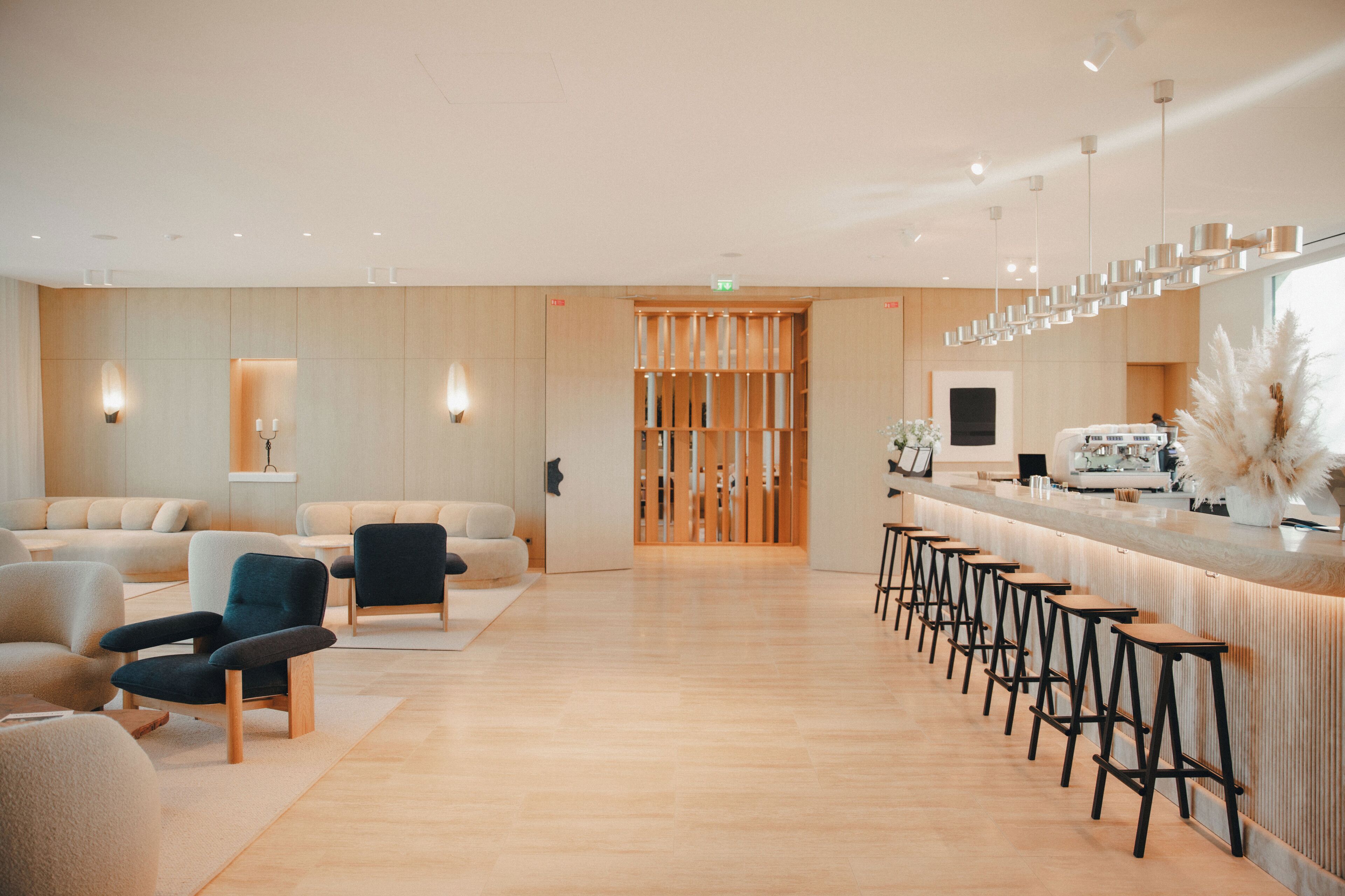 cocktail bar, pool views, open daily