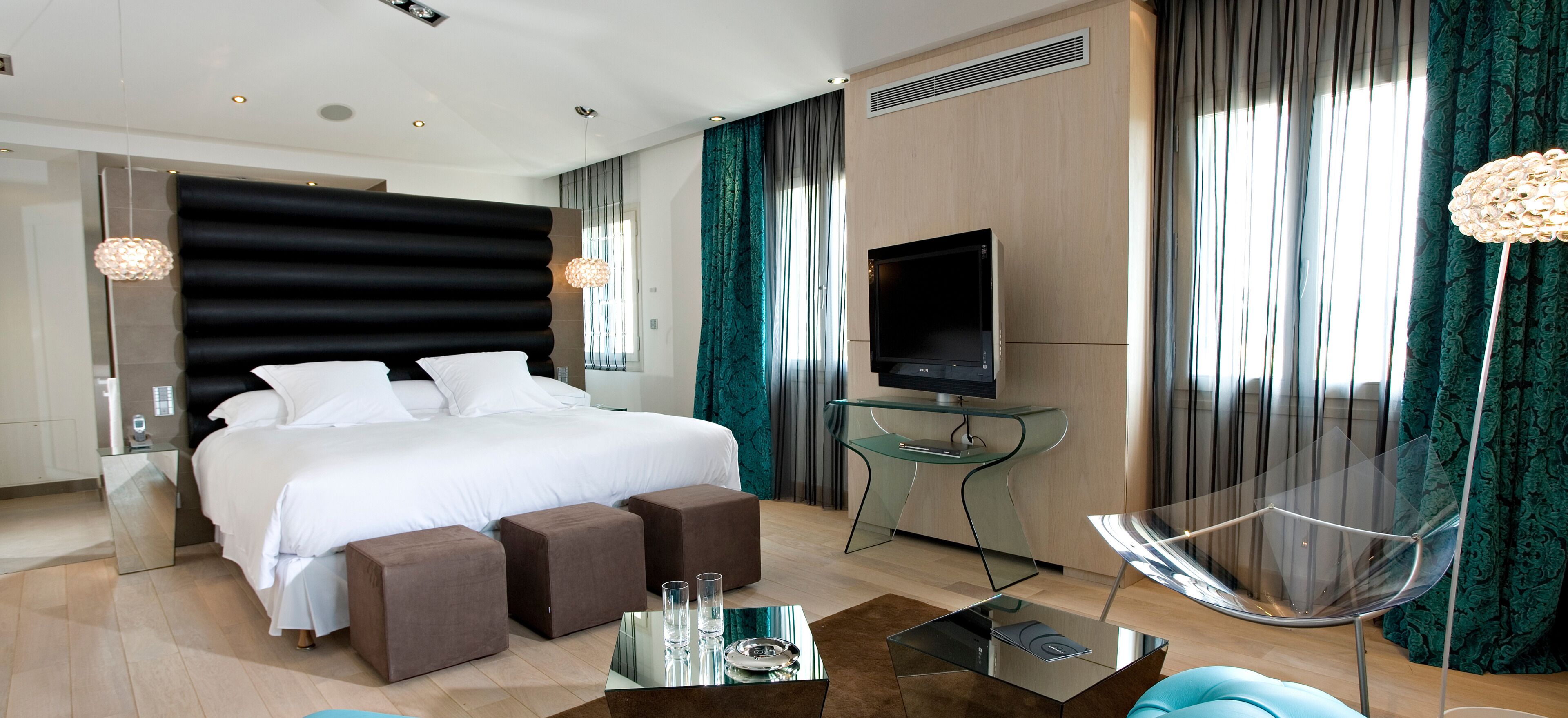Habitación Deluxe | Ropa de cama de alta calidad y caja de seguridad en la habitación 