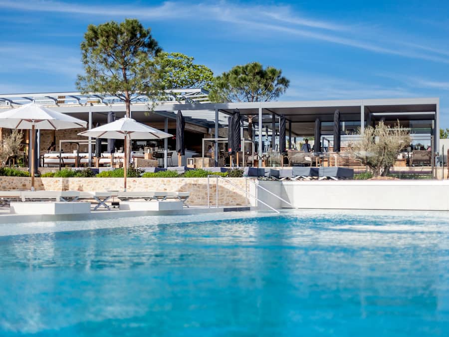 Indoor pool, 2 outdoor pools, pool umbrellas, pool loungers